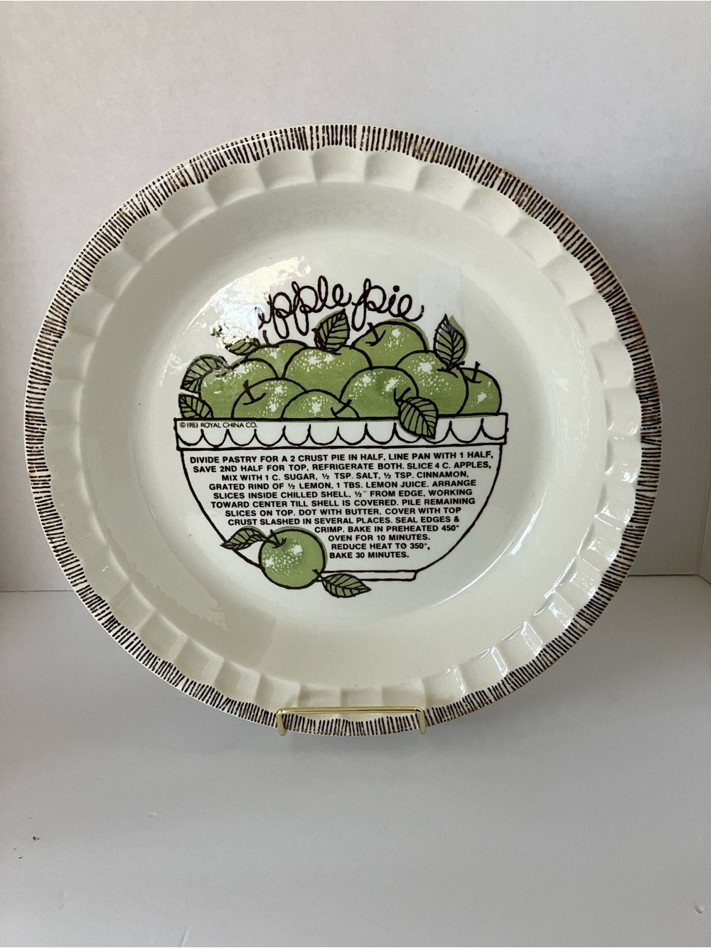 Vintage Jeanette Apple Pie Plate - Green Apple Illustration